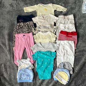Newborn baby bundle onsies, hats and pants 0-3months